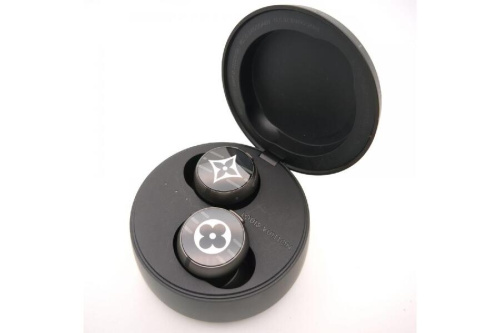 AV機器のワイヤレスイヤホン