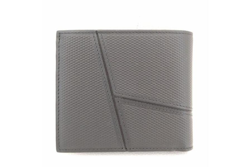 2つ折り財布のロエベ（LOEWE）