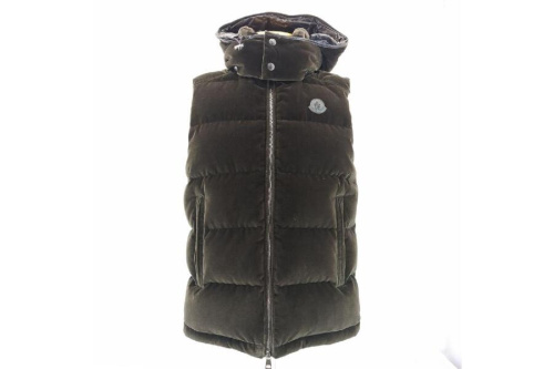 ダウンベストのモンクレール（MONCLER）