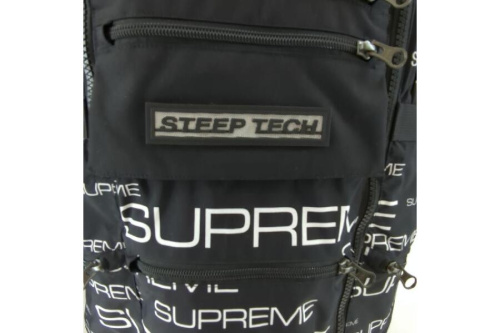 シュプリームコラボジャケットのマウンテンパーカー