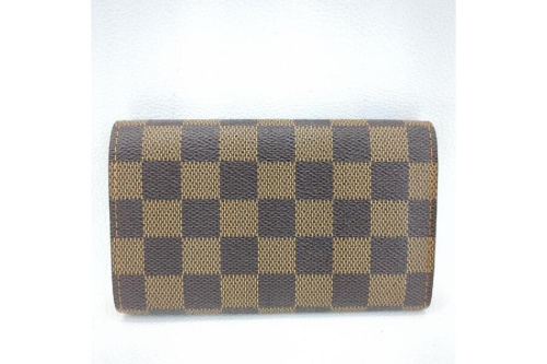 2つ折り財布のルイ・ ヴィトン（LOUIS VUITTON）