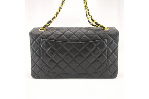ショルダーバッグのシャネル（CHANEL）