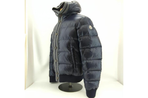 ダウンジャケットのモンクレール（MONCLER）