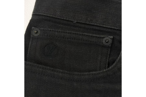 新入荷のデニムパンツ