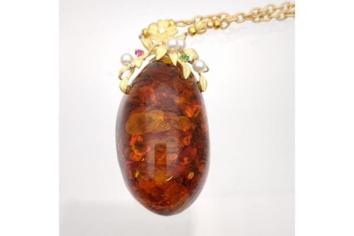ネックレスのamber
