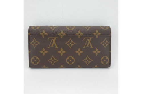 長財布のルイ・ ヴィトン（LOUIS VUITTON）
