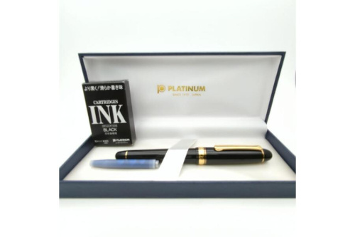 ファッション小物の万年筆