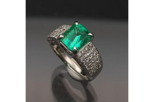 ジュエリーのエメラルド