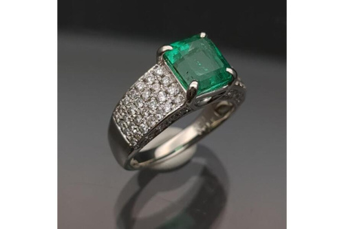 エメラルドの新入荷