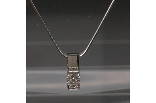 ジュエリーのネックレス