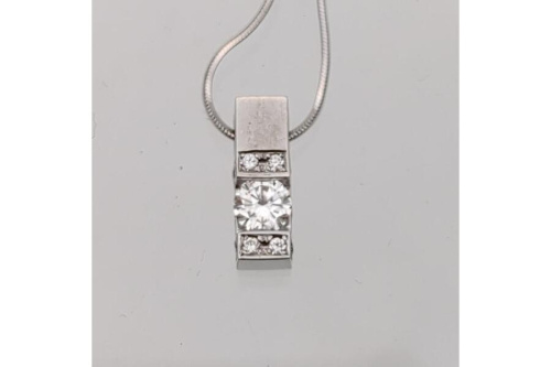 ホワイトゴールドのダイヤモンド