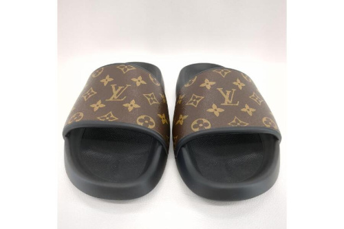 サンダルのルイ・ ヴィトン(LOUIS VUITTON)