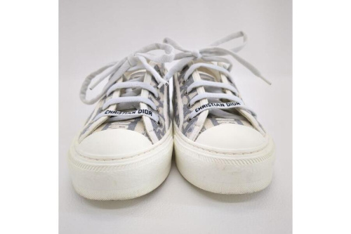 スニーカーのディオール（DIOR）