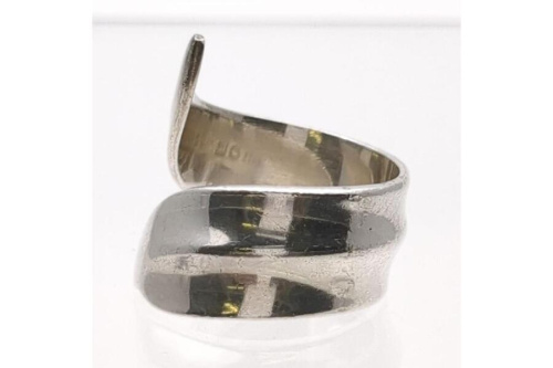 シルバーアクセのデザインリング