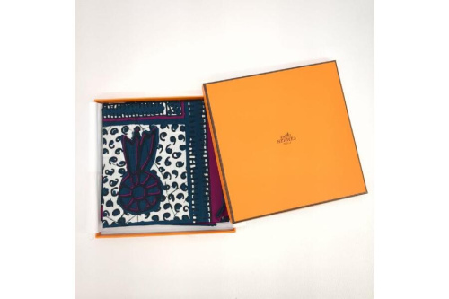 スカーフのエルメス(HERMES)