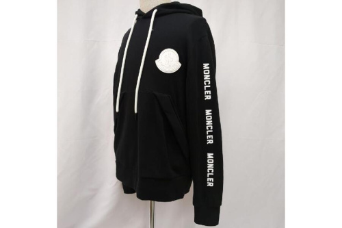 パーカーのモンクレール（MONCLER）