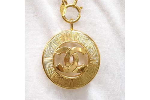 ジュエリーのネックレス