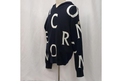 パーカーのモンクレール（MONCLER）