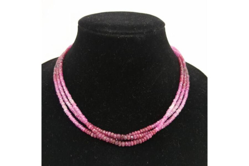 ジュエリーのネックレス