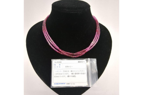 ネックレスのルビー