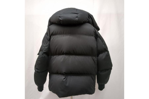 新入荷のダウンジャケット