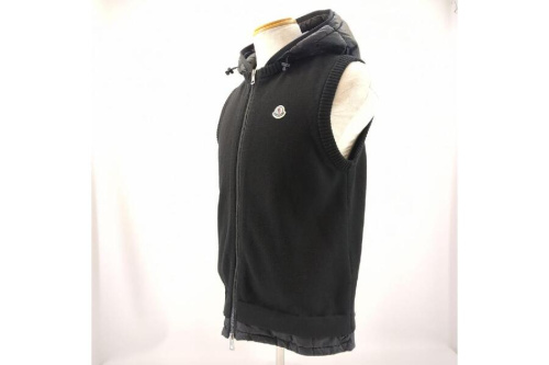 トップスのモンクレール（MONCLER）