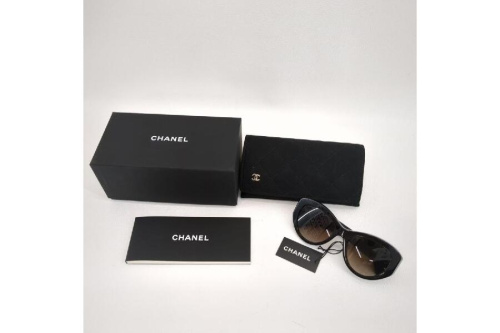 サングラスのシャネル（CHANEL）