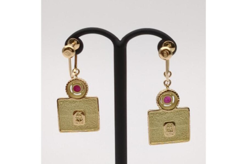 ジュエリーのイヤリング