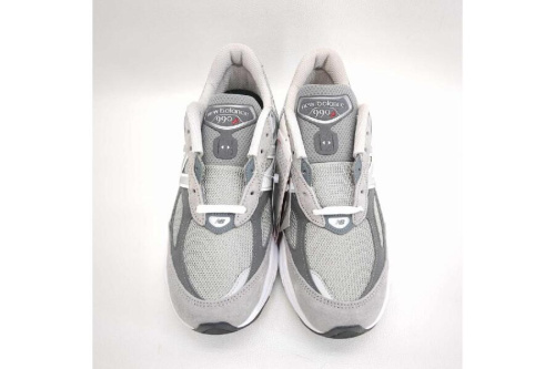 スニーカーのニューバランス（New Balance）