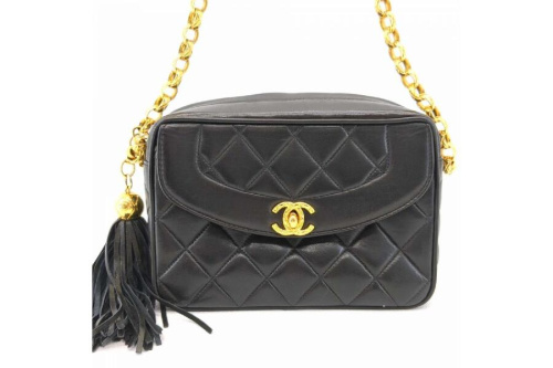 ショルダーバッグのシャネル（CHANEL）