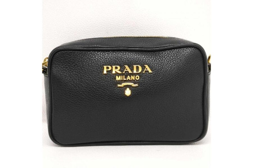 ショルダーバッグのプラダ（PRADA）