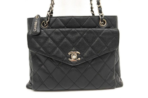 ショルダーバッグのシャネル（CHANEL）