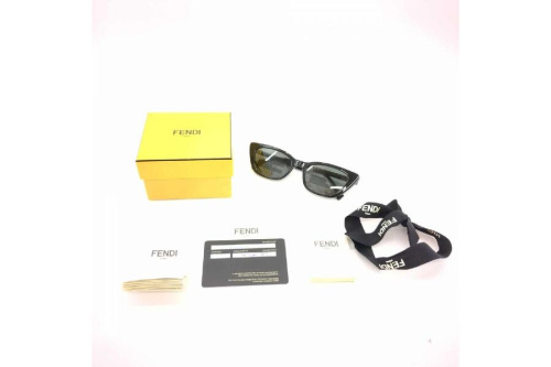 サングラスのフェンディ（FENDI）
