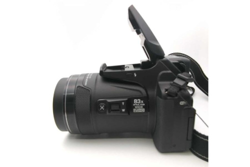 カメラのニコン（NIKON）