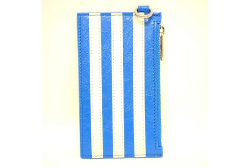 バレンシアガ（Balenciaga）のアディダスコラボ