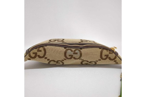 ボディバッグのグッチ（GUCCI）