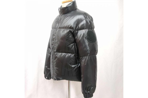 ダウンジャケットのモンクレール（MONCLER）