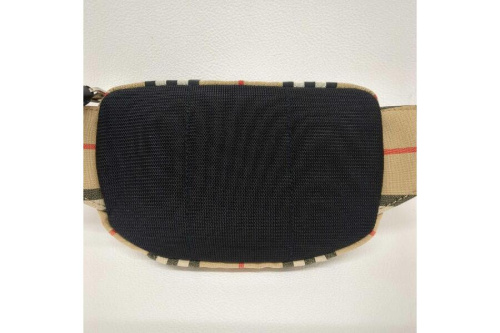 ボディバッグのバーバリー（Burberry）