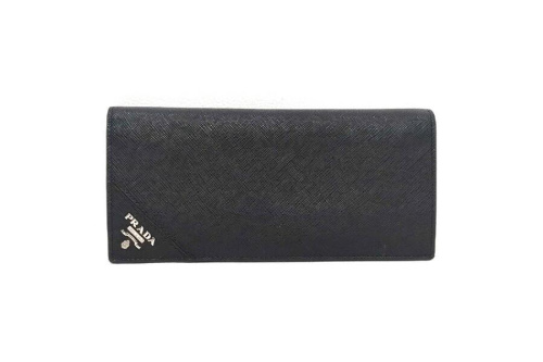 長財布のプラダ（PRADA）
