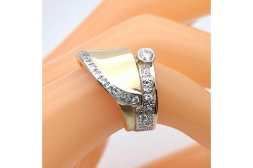 ピンキーリングの日本人作家