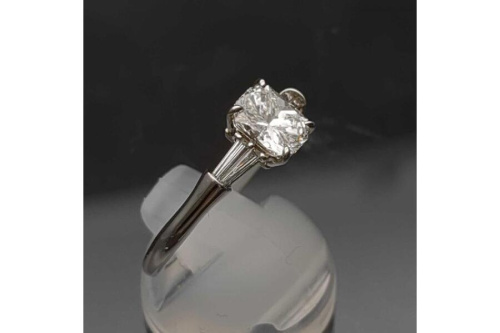 ダイヤモンドの宝石