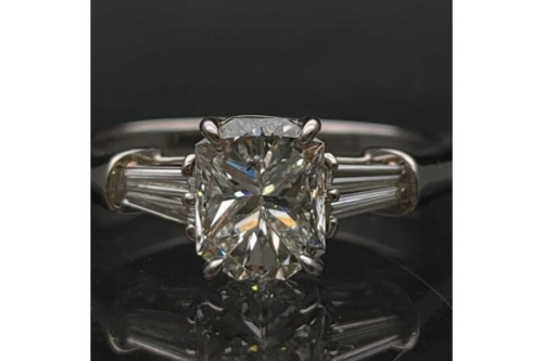 宝石のジュエリー