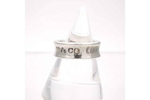 ジュエリーの指輪