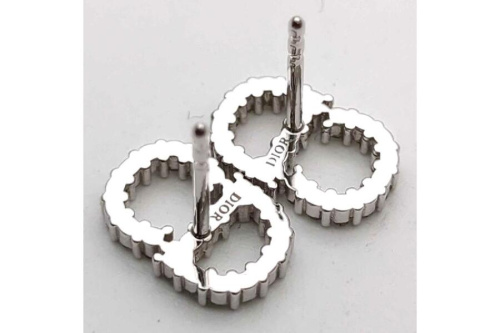 ピアスのディオール（DIOR）