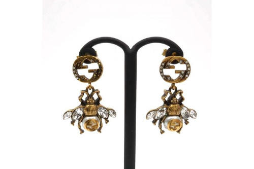 ファッション小物のピアス