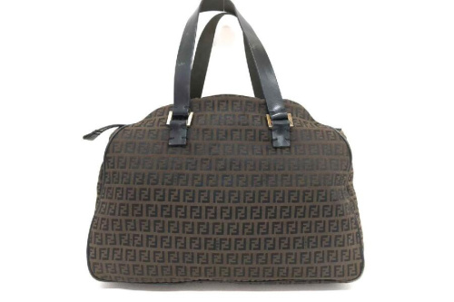 ハンドバッグのフェンディ（FENDI）