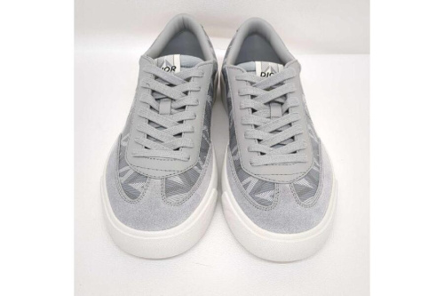 スニーカーのディオール（DIOR）