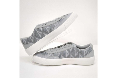 ブランドスニーカー