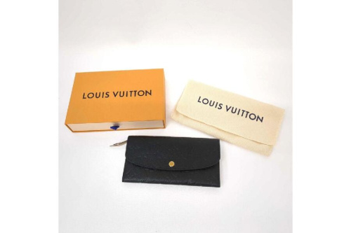 長財布のルイ・ ヴィトン（LOUIS VUITTON）