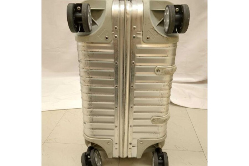 新入荷のスーツケース